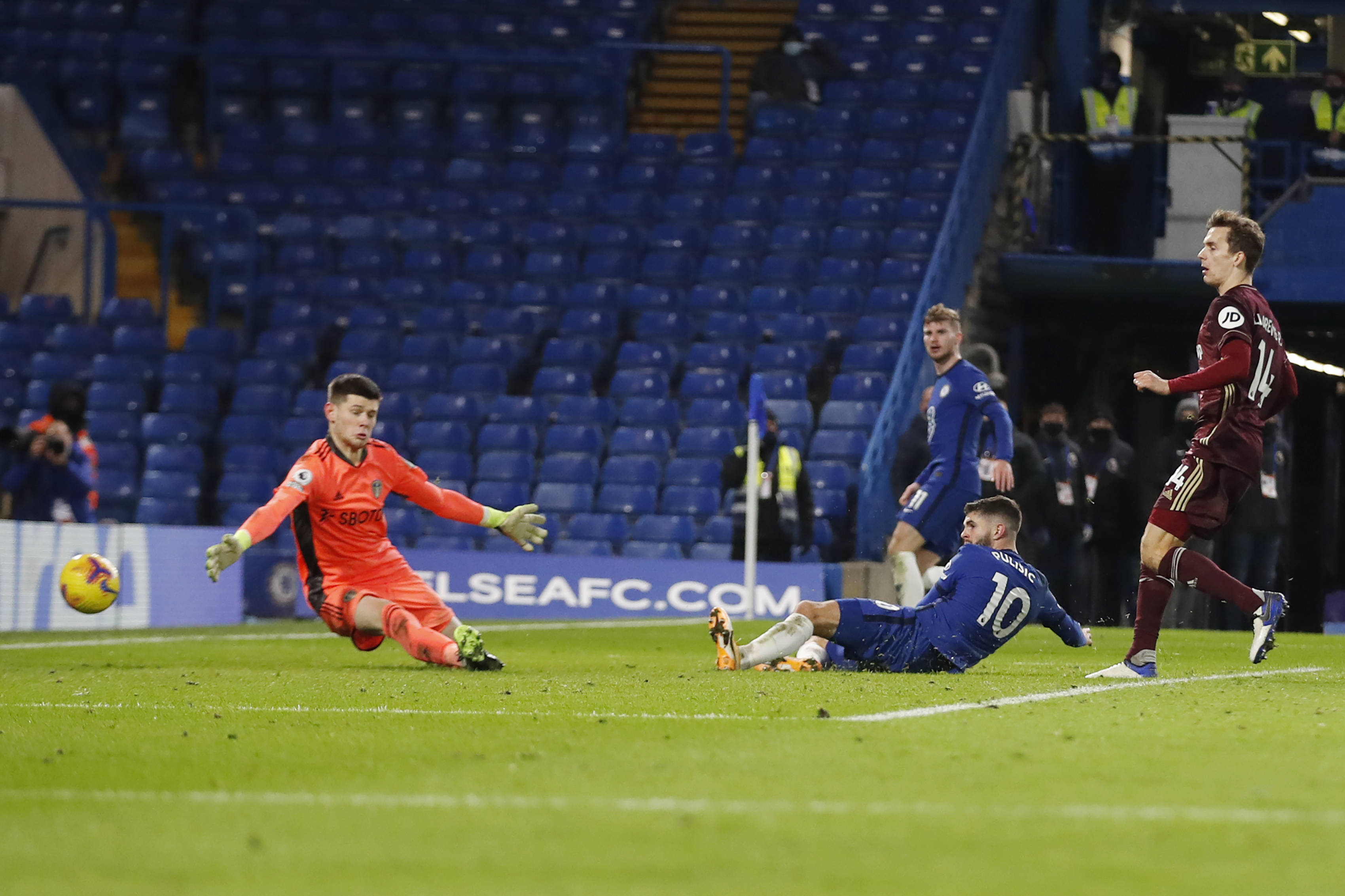 求队员利用 求队员利用